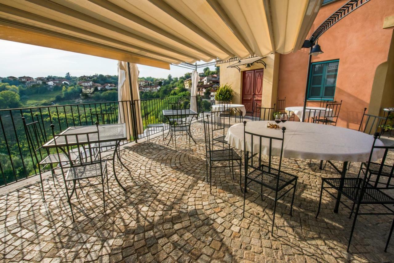 Albergo Ristorante Garibaldi Cisterna dʼAsti Exterior foto